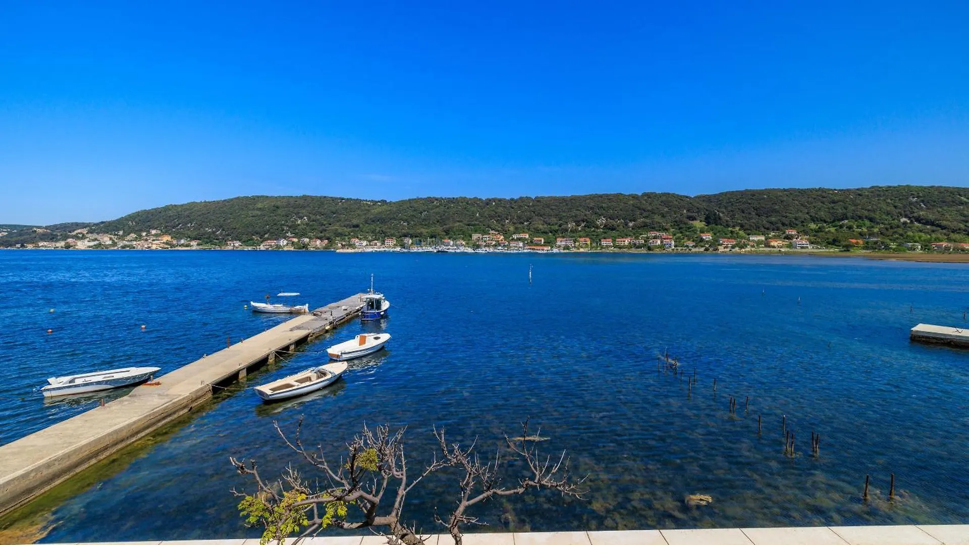 Apartments Darko Supetarska Draga 0*,  Croatia