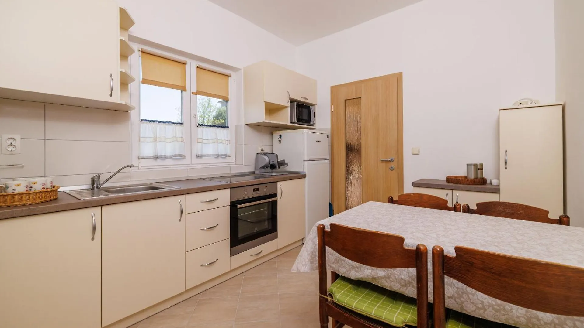 Apartments Darko Supetarska Draga 0*,  Croatia