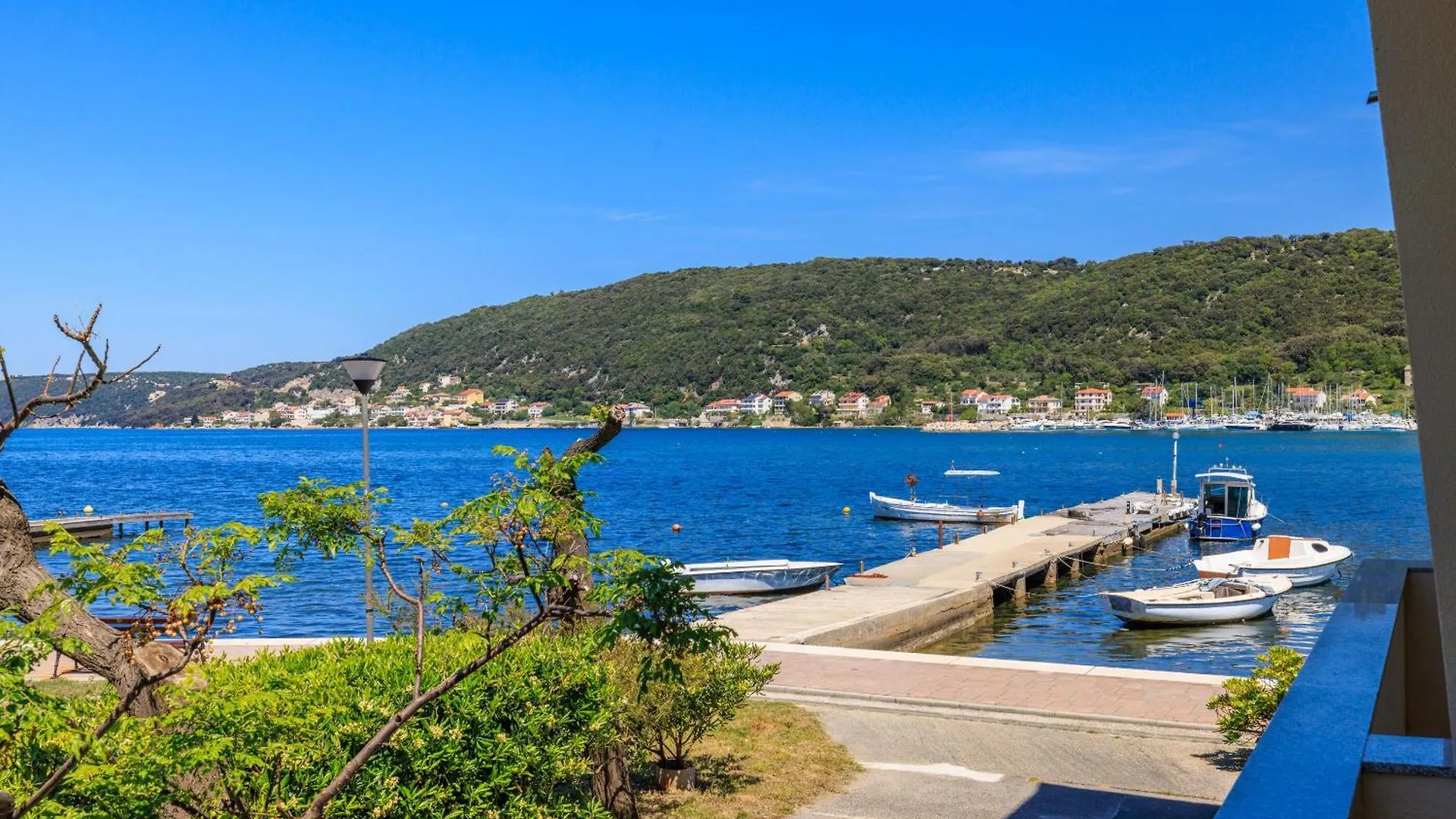 Apartments Darko Supetarska Draga 0*,  Croatia